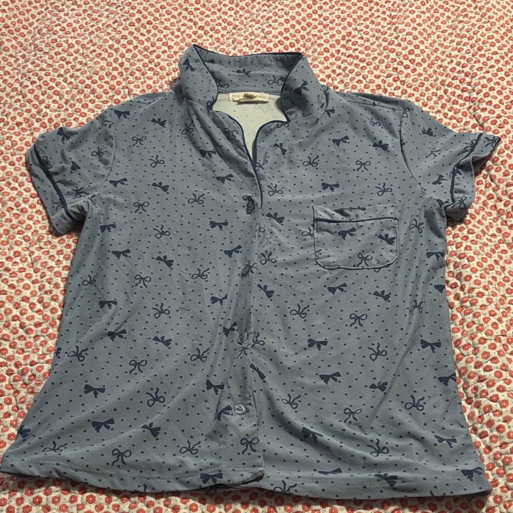 Women’s Blue Short Sleeve Button Shirt - Bow Print